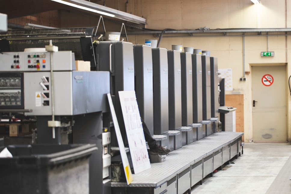 8-Farben Druckmaschine mit Wendung im Ganzbogenformat