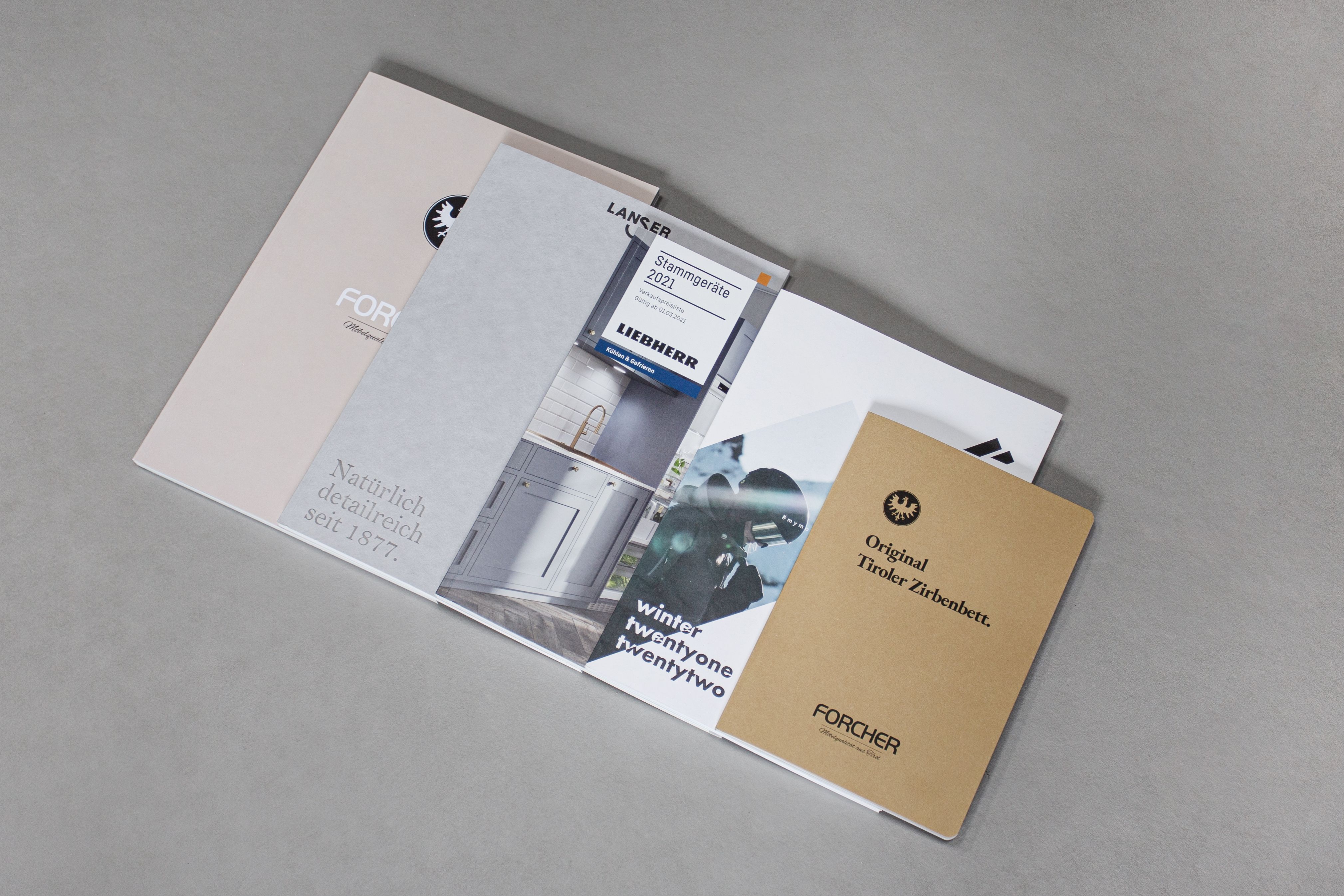 Übersichtsbild von verschiedenen Produkten mit Klebebindung