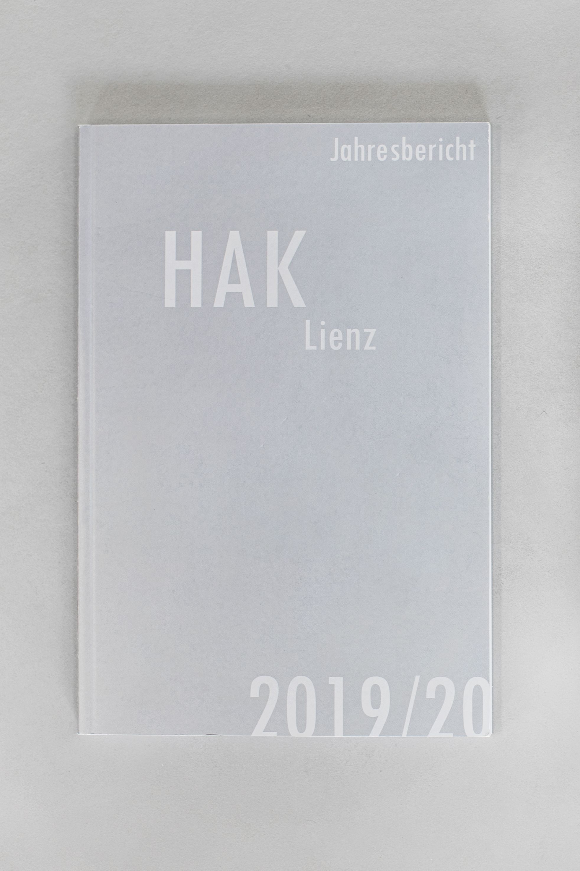 Jahresbericht mit Klebebindung