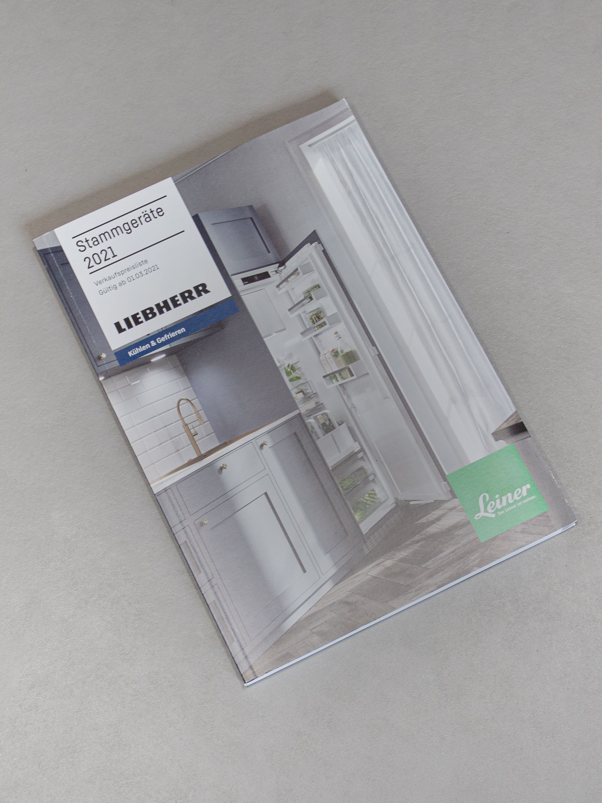 Produktbroschüre mit Registerstanzung